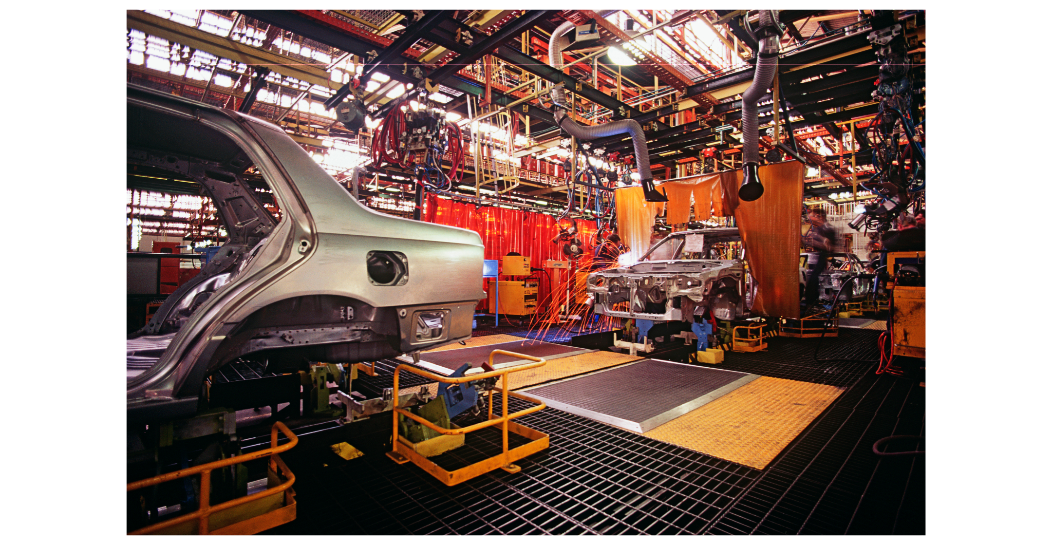 Automotive image 1 (2160 Ă— 1119 px)
