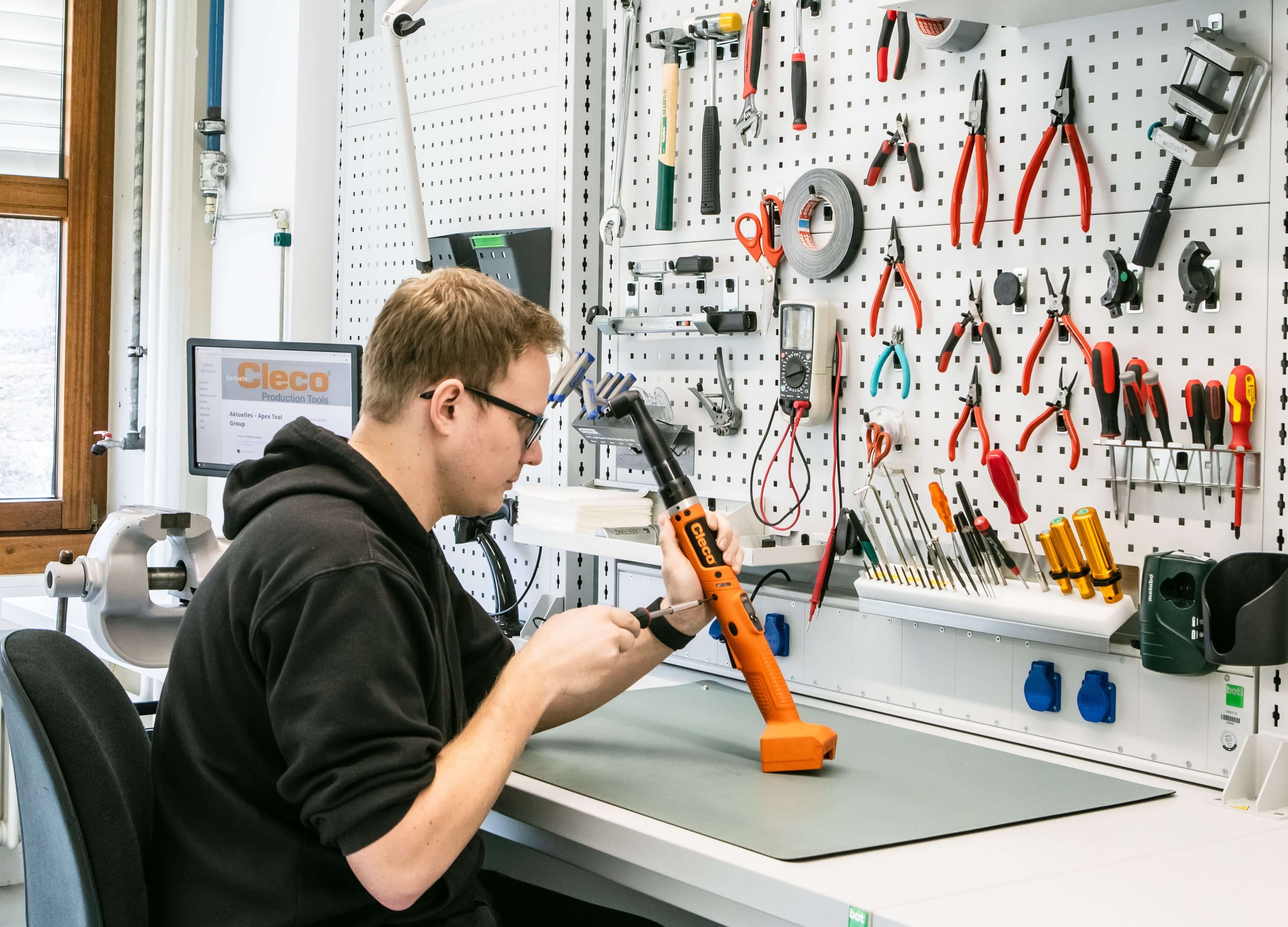 Cordless-Tools-Repair-Center-Workplace-action